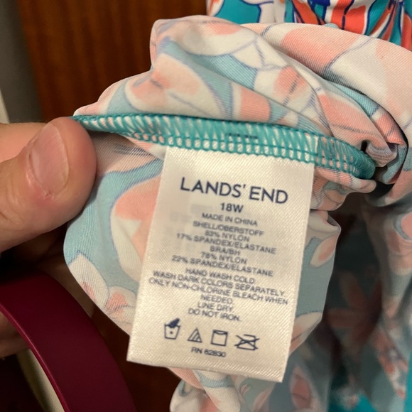 Lands end bathing suit top-worn 1x. 18W adjustable straps/soft cup liner. 7/25' - Picture 4 of 4